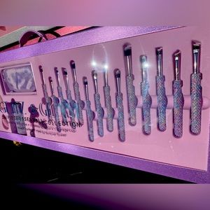 Viral Tiktok Glitz and Glam 26 piece makeup brush set